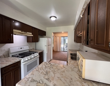 951 Wilshire Court - Photo Thumbnail 5