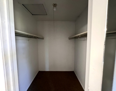951 Wilshire Court - Photo Thumbnail 10