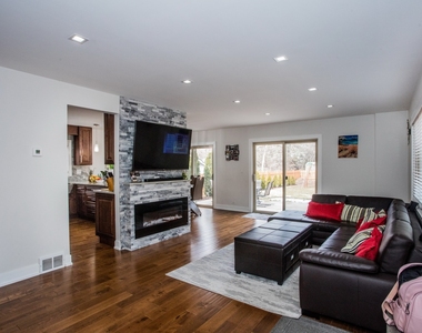 431 N Northwest Highway - Photo Thumbnail 4