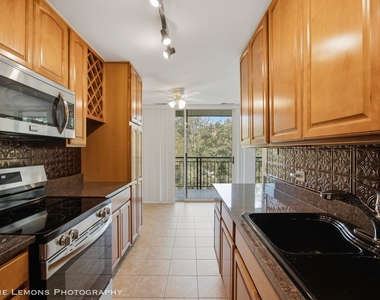 6000 Oakwood Drive - Photo Thumbnail 9
