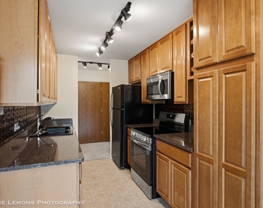6000 Oakwood Drive - Photo Thumbnail 7