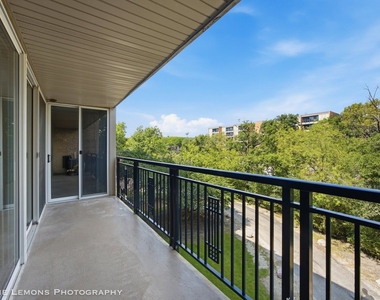 6000 Oakwood Drive - Photo Thumbnail 14