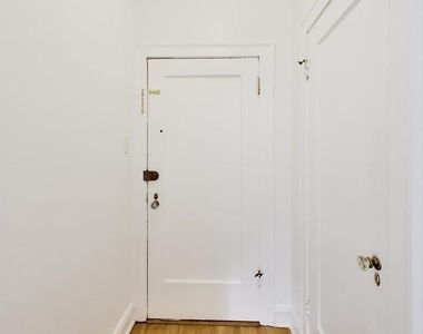 408 Ridge Avenue - Photo Thumbnail 7