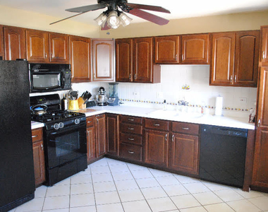 422 Bernard Drive - Photo Thumbnail 5