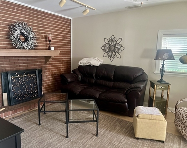 422 Bernard Drive - Photo Thumbnail 3