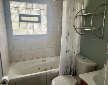 422 Bernard Drive - Photo Thumbnail 8