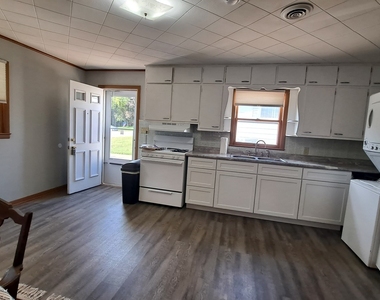 211 Fruit Street - Photo Thumbnail 8