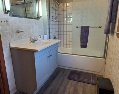 211 Fruit Street - Photo Thumbnail 12