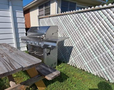 211 Fruit Street - Photo Thumbnail 13