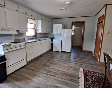 211 Fruit Street - Photo Thumbnail 7