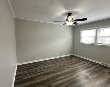 11613 S Kedzie Avenue - Photo Thumbnail 4