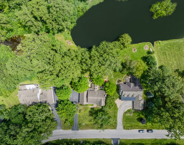 2104 Kenton Lane - Photo Thumbnail 33