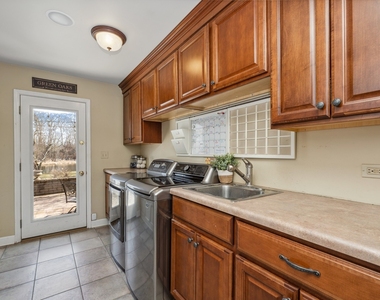 2104 Kenton Lane - Photo Thumbnail 12