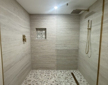 305 Somerset Drive - Photo Thumbnail 13