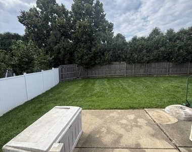 305 Somerset Drive - Photo Thumbnail 16