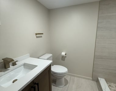 305 Somerset Drive - Photo Thumbnail 12