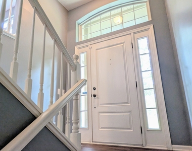284 Edmundton Circle - Photo Thumbnail 1