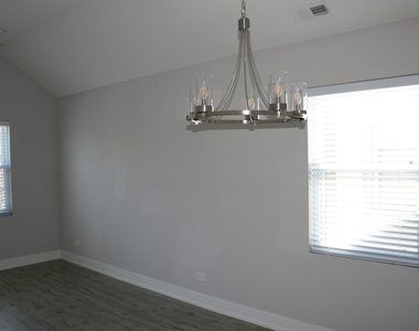 3706 N Drake Avenue - Photo Thumbnail 5
