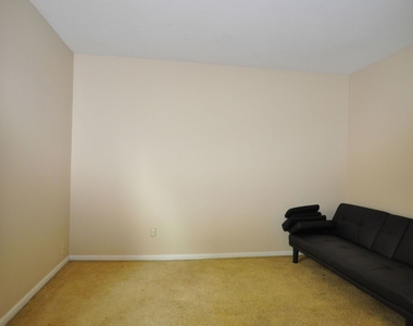 214 S Bloomington Street - Photo Thumbnail 7