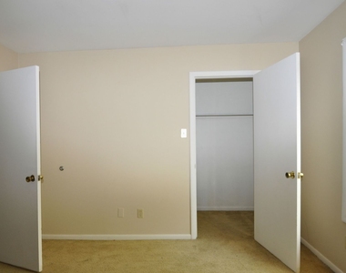 214 S Bloomington Street - Photo Thumbnail 6