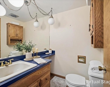 921 Wilmot Road - Photo Thumbnail 12