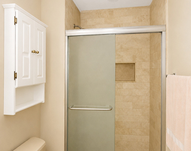 982 Valleyview Drive - Photo Thumbnail 13