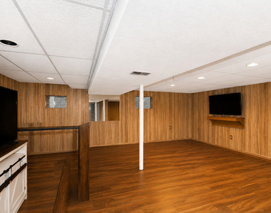 982 Valleyview Drive - Photo Thumbnail 17
