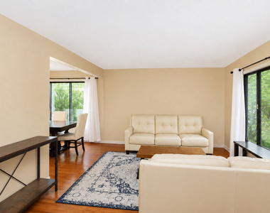 982 Valleyview Drive - Photo Thumbnail 2