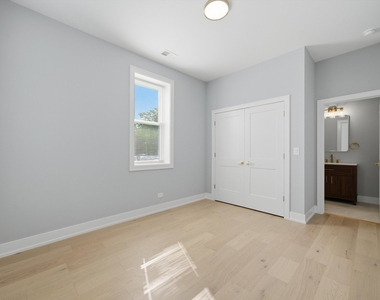 2442 W Wilson Avenue - Photo Thumbnail 5