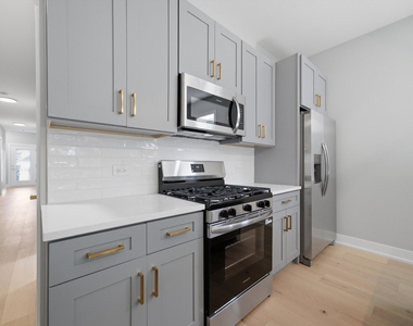 2442 W Wilson Avenue - Photo Thumbnail 4