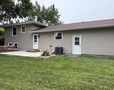 5s481 Glenoban Drive - Photo Thumbnail 5