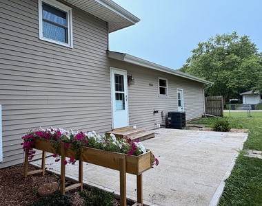 5s481 Glenoban Drive - Photo Thumbnail 11