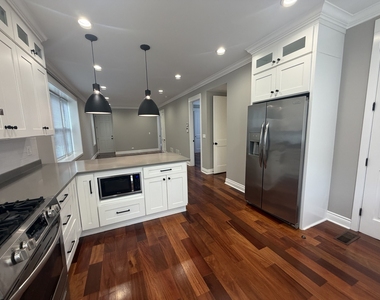 4040 W Roscoe Street - Photo Thumbnail 2