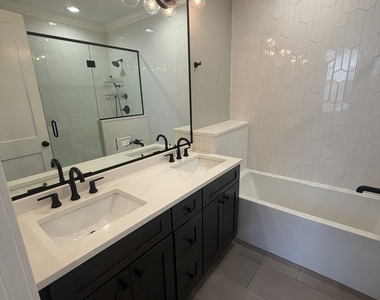4040 W Roscoe Street - Photo Thumbnail 5
