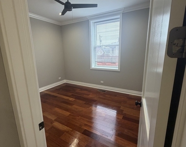 4040 W Roscoe Street - Photo Thumbnail 3
