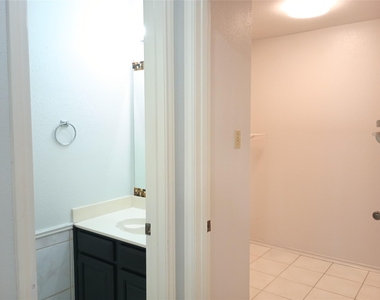 16355 Flint Run Way - Photo Thumbnail 36