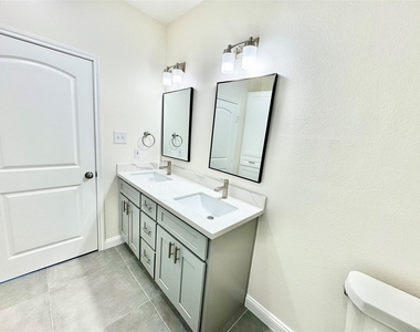 5127 Avenue L - Photo Thumbnail 12