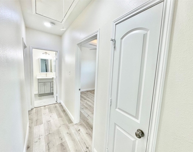 5127 Avenue L - Photo Thumbnail 14