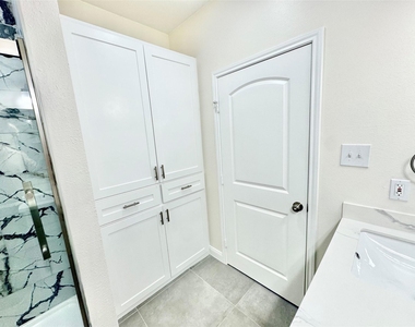 5127 Avenue L - Photo Thumbnail 13