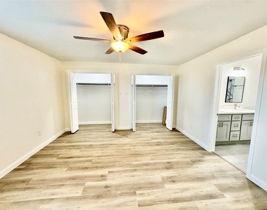5127 Avenue L - Photo Thumbnail 8