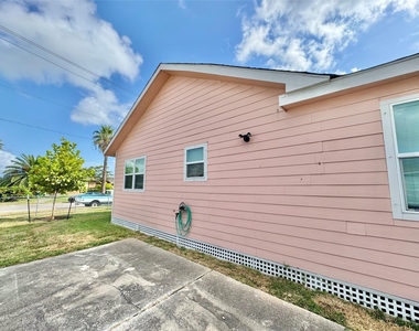 5127 Avenue L - Photo Thumbnail 29