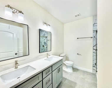 5127 Avenue L - Photo Thumbnail 10
