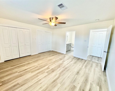 5127 Avenue L - Photo Thumbnail 9