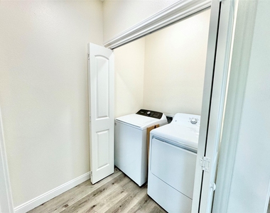 5127 Avenue L - Photo Thumbnail 6