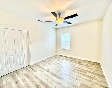 5127 Avenue L - Photo Thumbnail 21