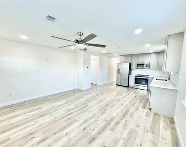 5127 Avenue L - Photo Thumbnail 3
