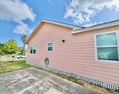 5127 Avenue L - Photo Thumbnail 28