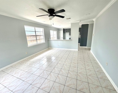 718 Blue Rock Court - Photo Thumbnail 4