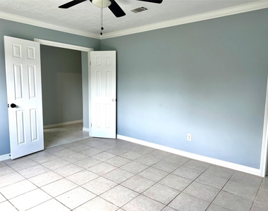 718 Blue Rock Court - Photo Thumbnail 11