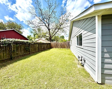 718 Blue Rock Court - Photo Thumbnail 24